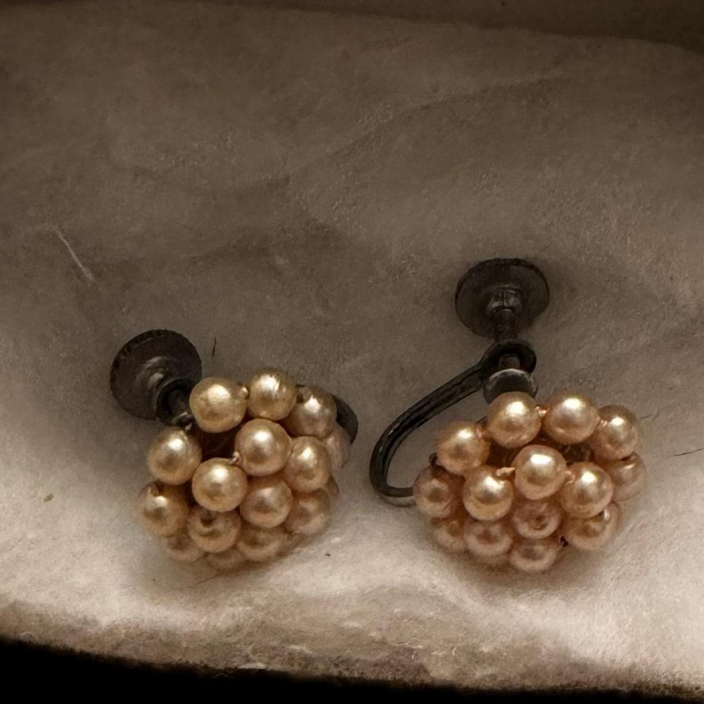 Vintage Triad 1940-50s Coral Pink Faux Pearl Cluster Screw Back Earrings